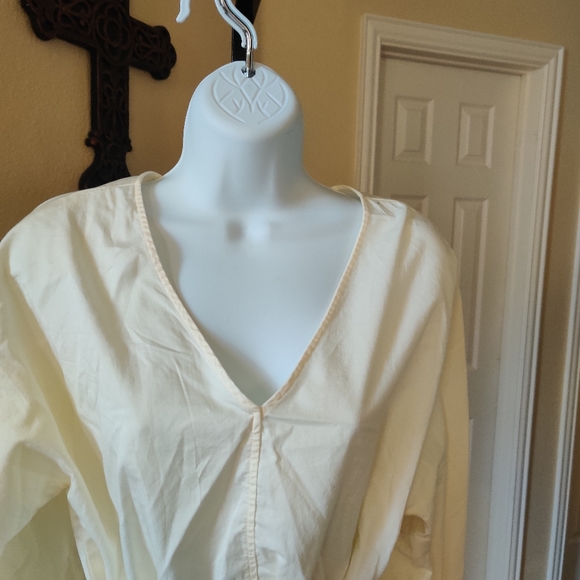 Prologue V-Neck Ivory Cotton Top - Picture 5 of 10